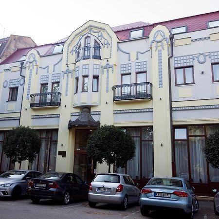Hotel Royal Senta Bagian luar foto