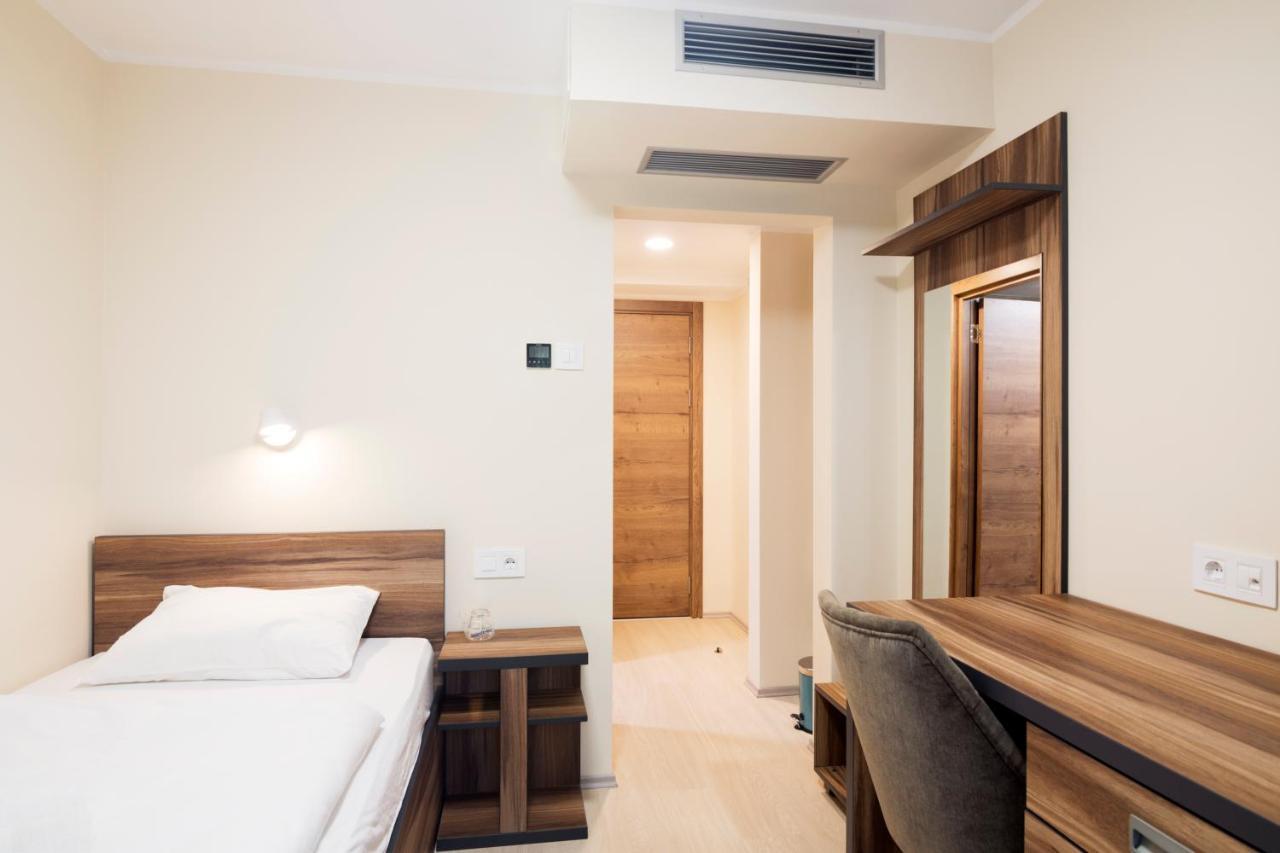 Hotel Royal Senta Bagian luar foto